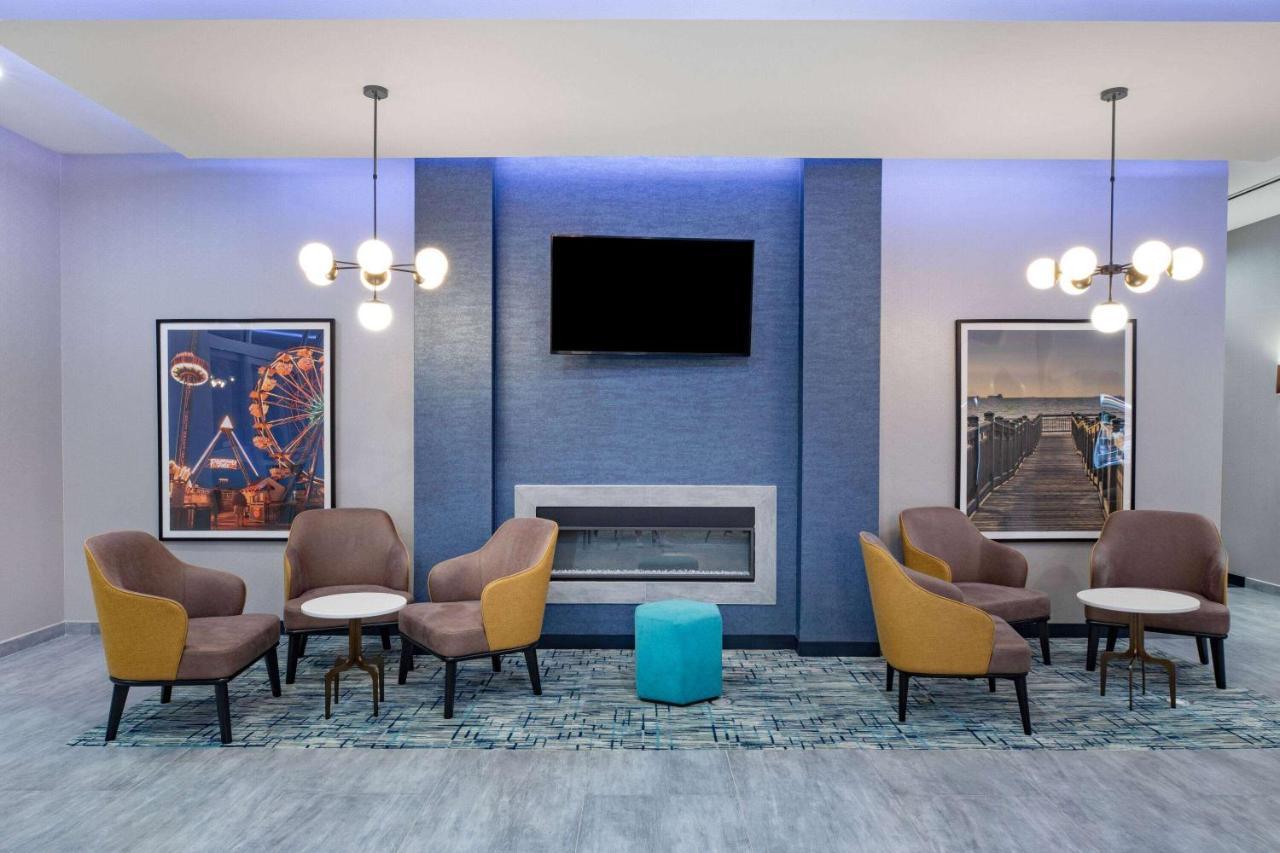 La Quinta Inn & Suites By Wyndham Galveston North At I-45 エクステリア 写真