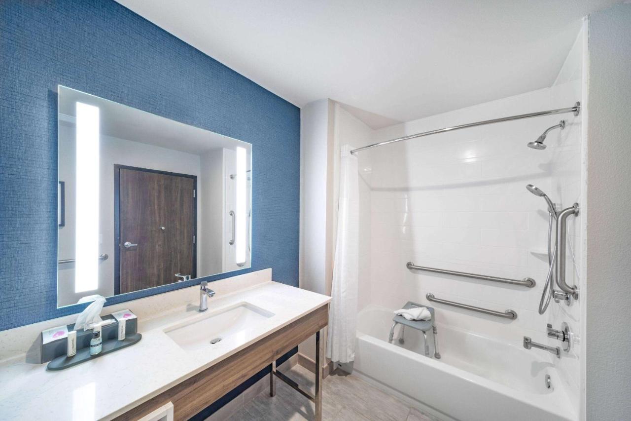 La Quinta Inn & Suites By Wyndham Galveston North At I-45 エクステリア 写真