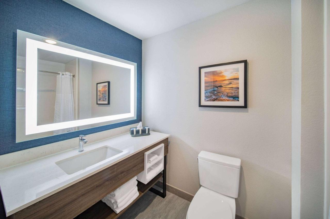 La Quinta Inn & Suites By Wyndham Galveston North At I-45 エクステリア 写真