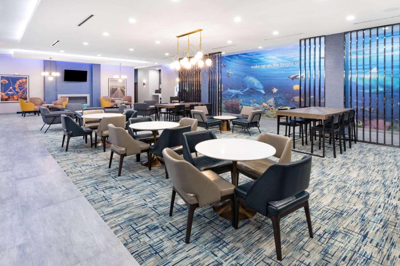 La Quinta Inn & Suites By Wyndham Galveston North At I-45 エクステリア 写真