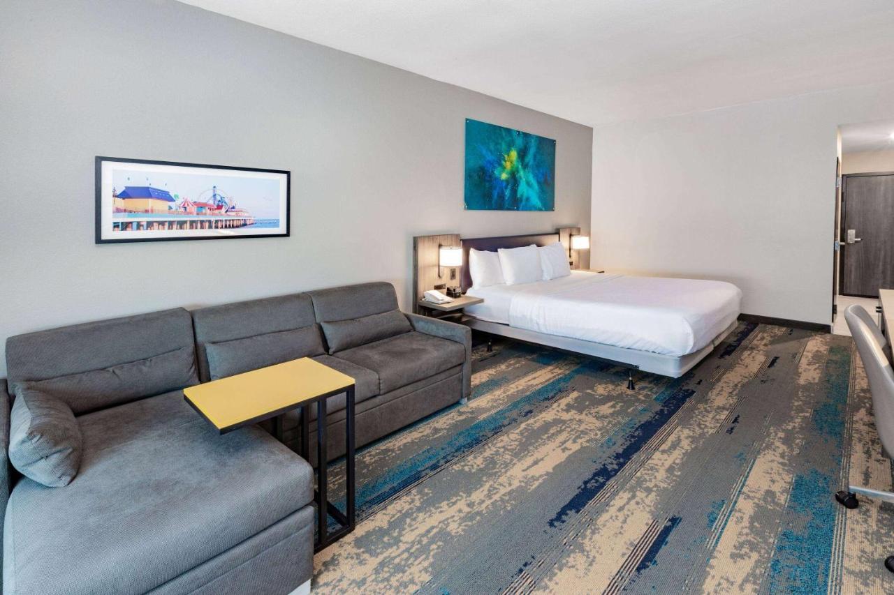 La Quinta Inn & Suites By Wyndham Galveston North At I-45 エクステリア 写真